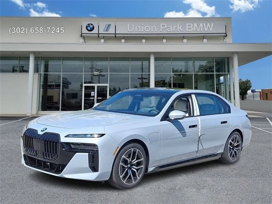 2026 Bmw 750e photo 1
