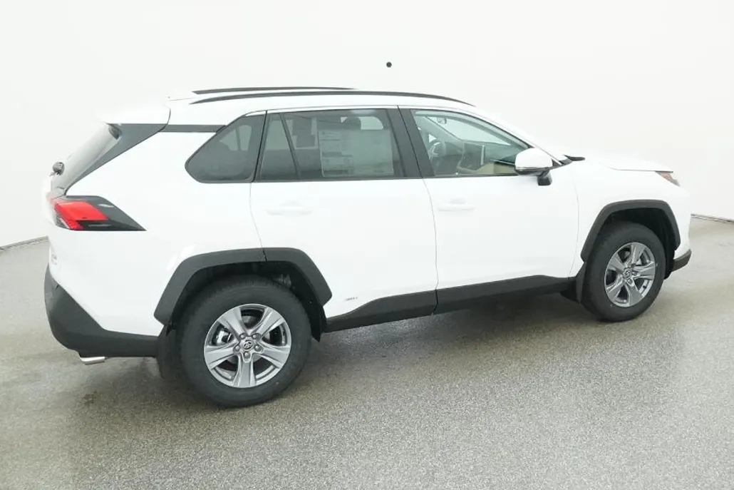 2025 Toyota RAV4 Hybrid XLE photo 1