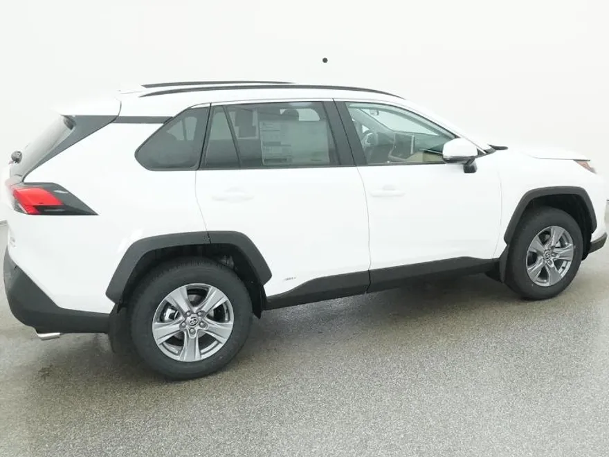 2025 Toyota RAV4 Hybrid XLE photo 1