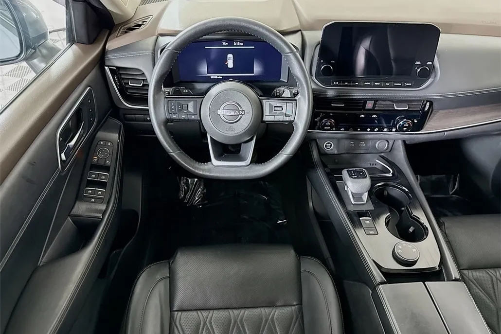 2023 Nissan Rogue Platinum photo 1