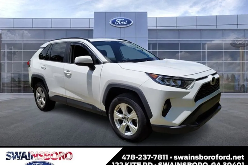 2019 Toyota RAV4 XLE photo 1
