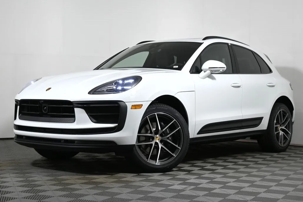 2024 Porsche Macan Base photo 1