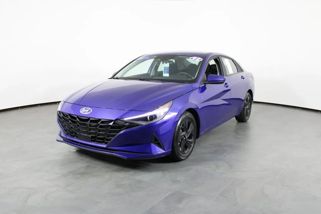 2022 Hyundai Elantra SEL Convenience photo 1
