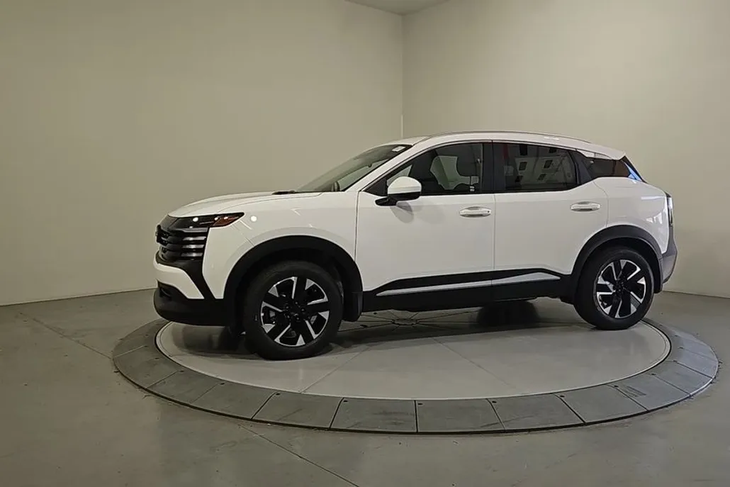 2025 Nissan Kicks SV photo 1