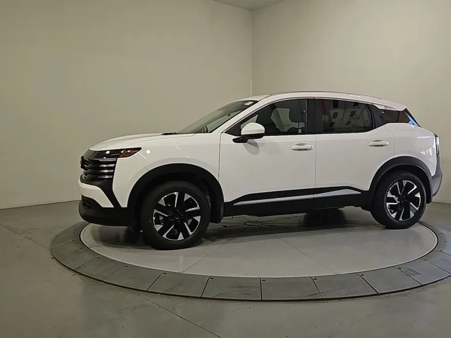 2025 Nissan Kicks SV photo 1