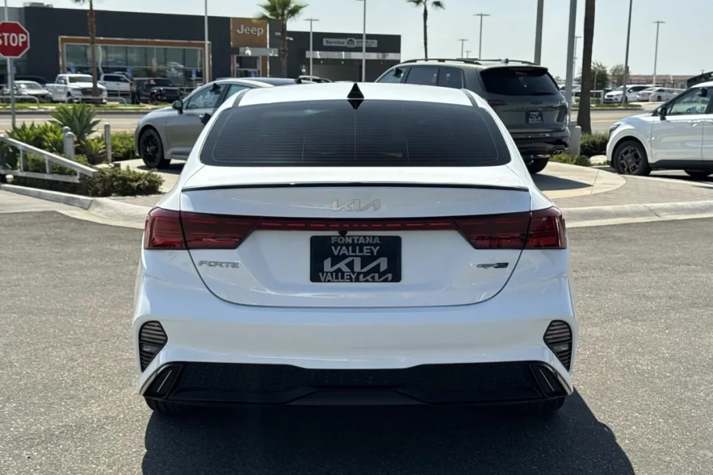 2023 Kia Forte GT-Line photo 1