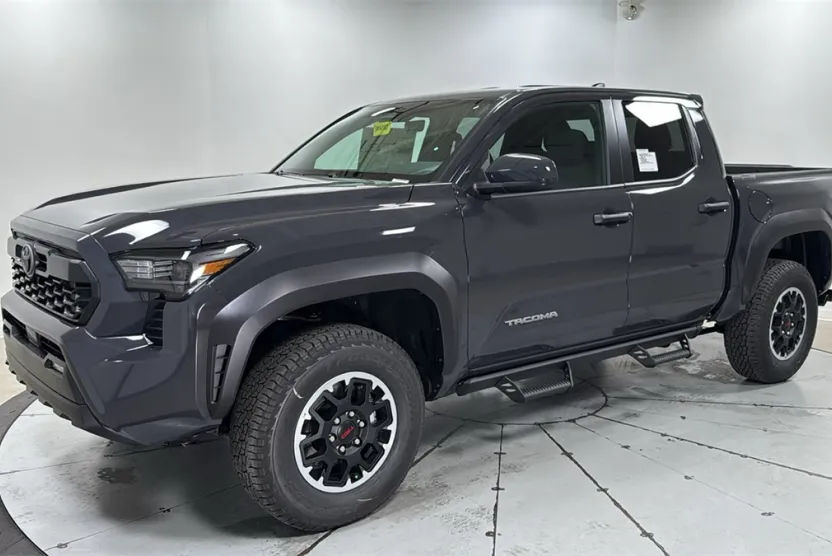 2025 Toyota Tacoma TRD Off-Road Double Cab photo 1