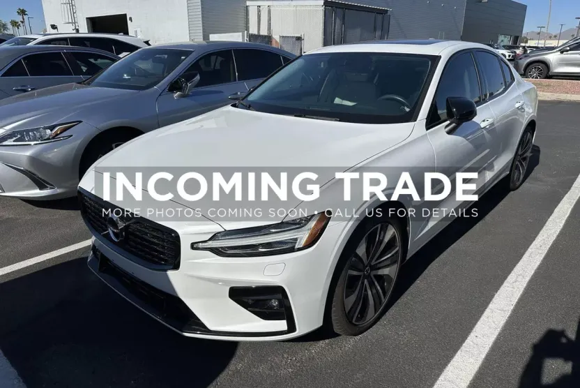 2022 Volvo S60 B5 Momentum photo 1
