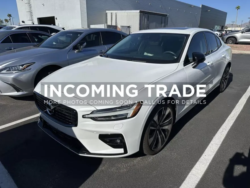 2022 Volvo S60 B5 Momentum photo 1