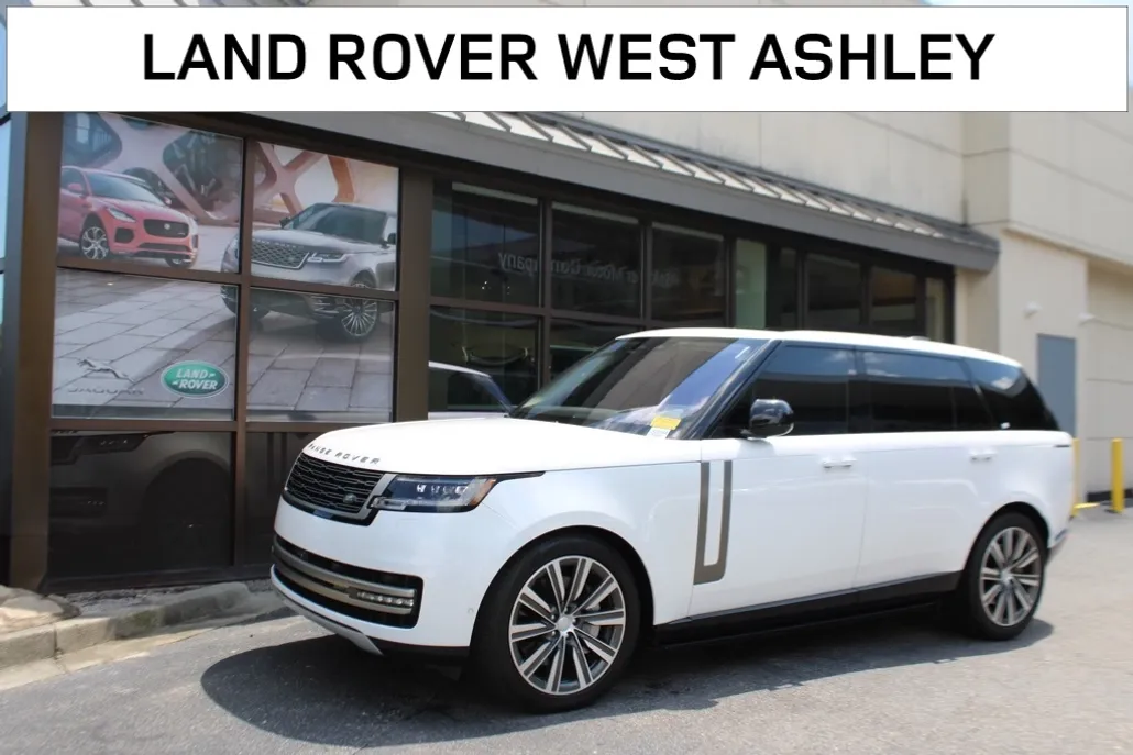 2023 Land Rover Range Rover SE photo 1