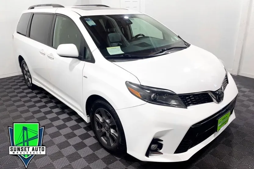 2020 Toyota Sienna SE Premium photo 1