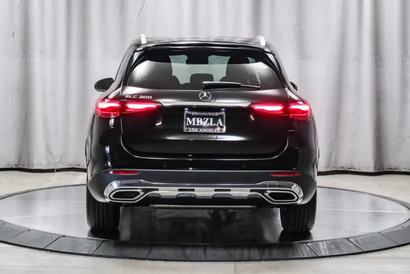 2025 Mercedes Benz GLC 300 photo 1