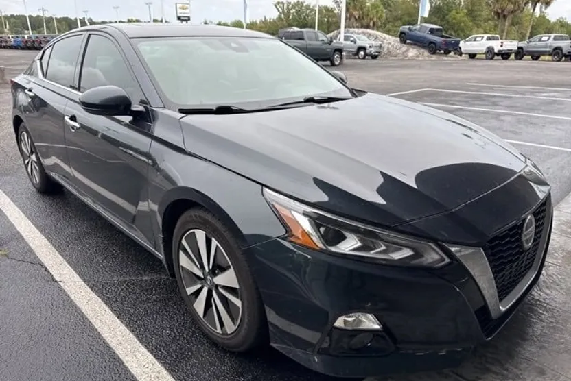 2019 Nissan Altima SL photo 1