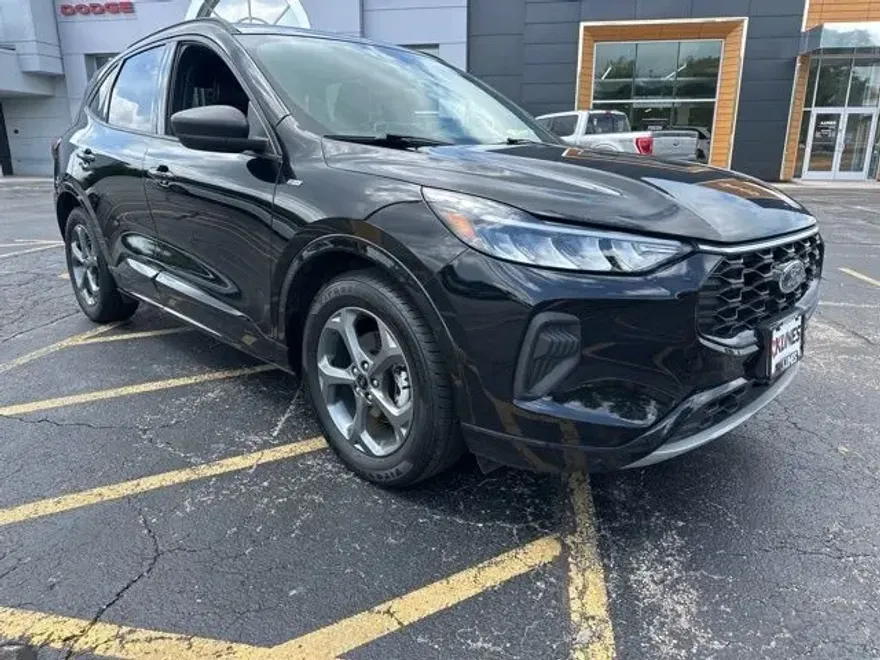2023 Ford Escape ST-Line photo 1