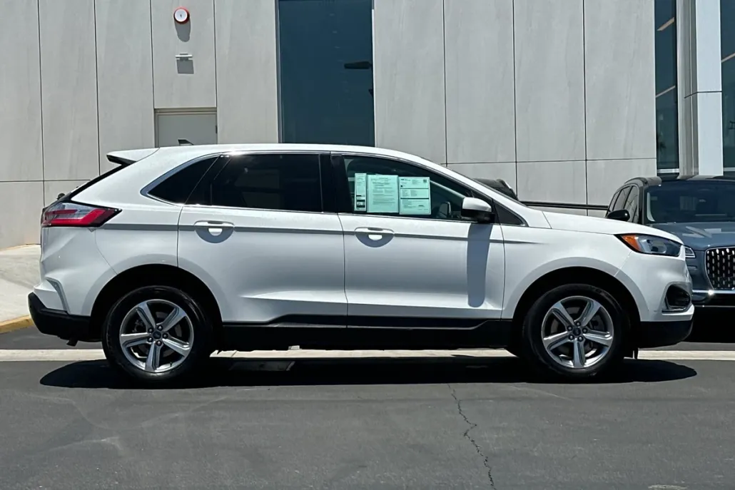2021 Ford Edge SEL photo 1