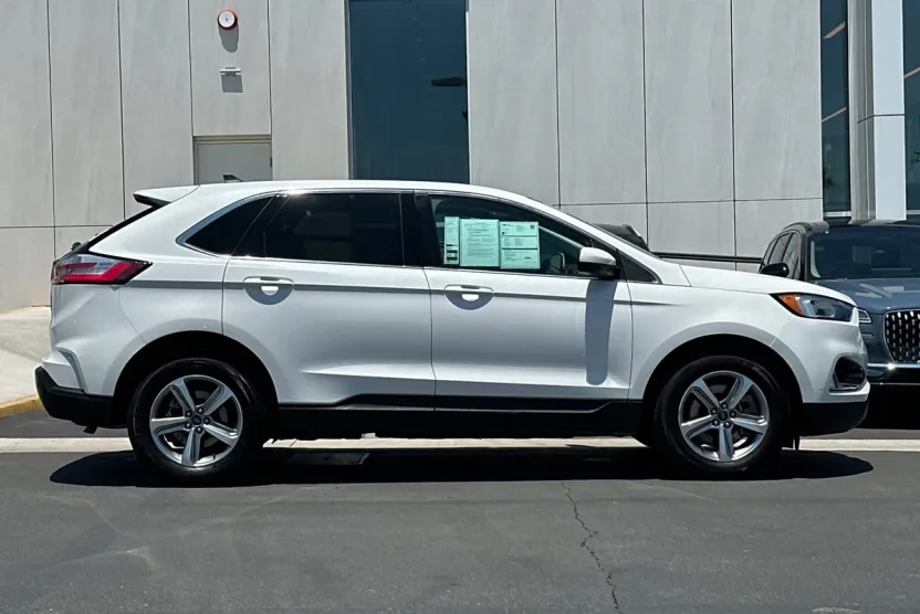 2021 Ford Edge SEL photo 1
