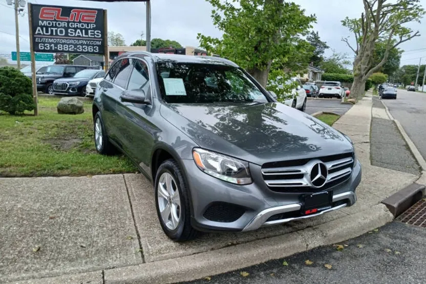 2018 Mercedes Benz GLC 300 4MATIC photo 1