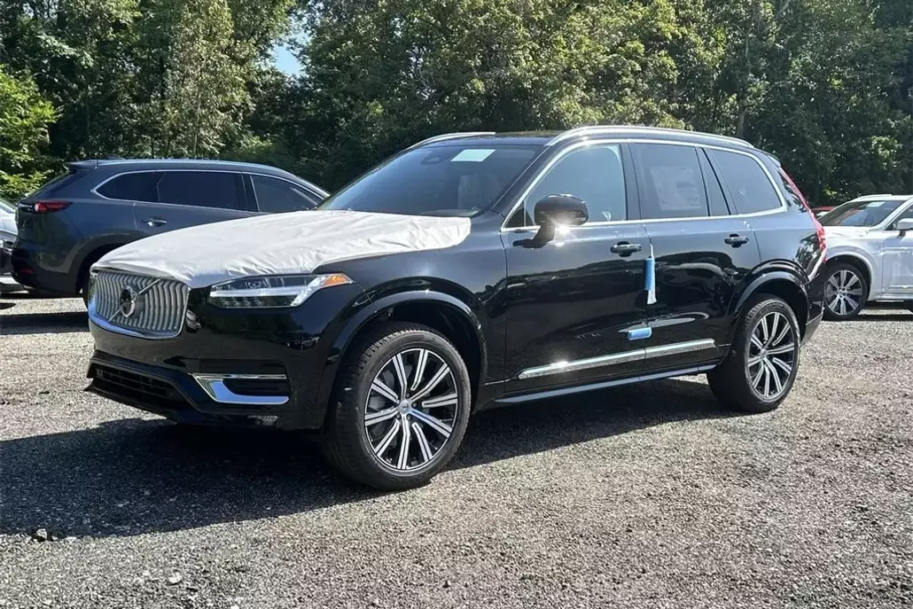 2025 Volvo XC90 Plus photo 1