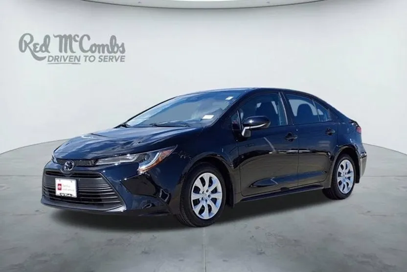 2025 Toyota Corolla LE photo 1
