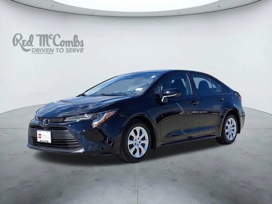 2025 Toyota Corolla LE photo 1