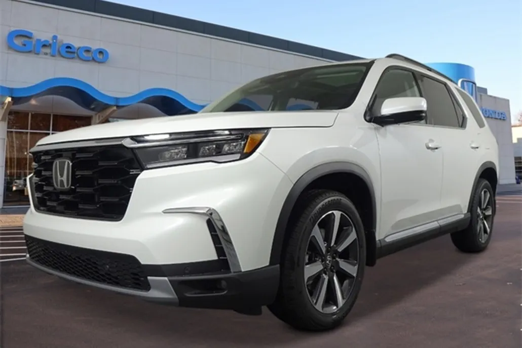 2025 Honda Pilot Touring photo 1