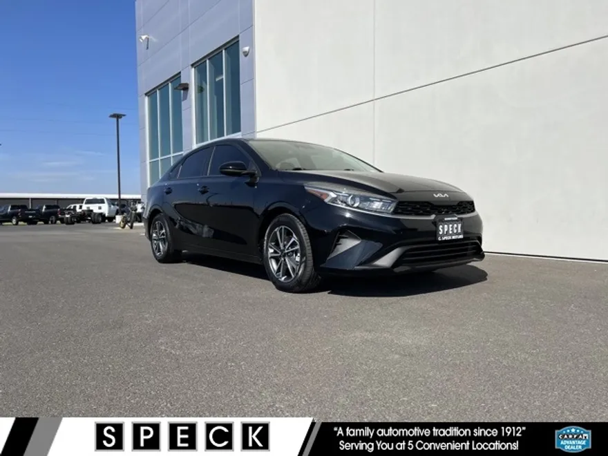 2022 Kia Forte LXS photo 1