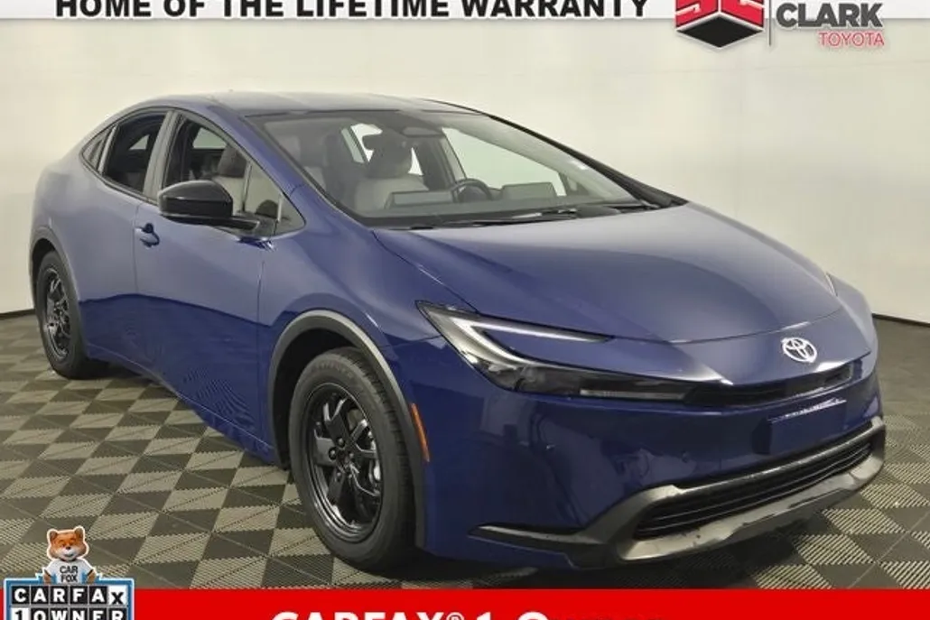 2024 Toyota Prius LE photo 1