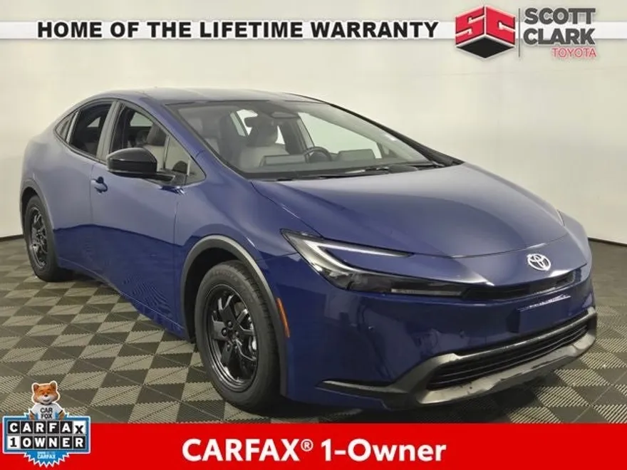 2024 Toyota Prius LE photo 1