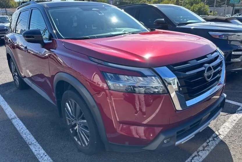 2022 Nissan Pathfinder SL photo 1