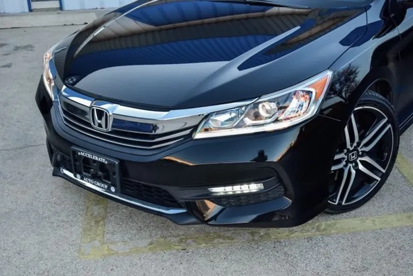 2017 Honda Accord Sport SE photo 1