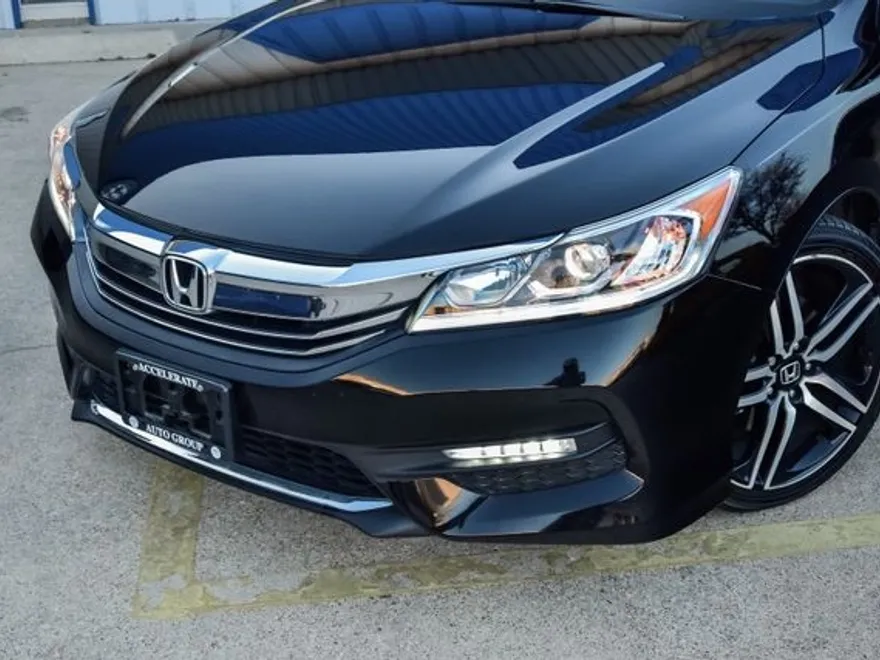2017 Honda Accord Sport SE photo 1