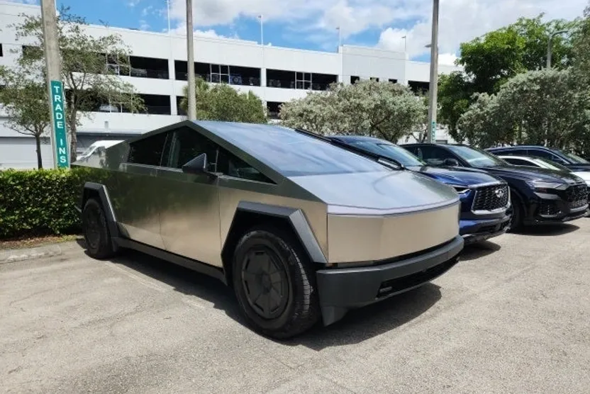 2024 Tesla Cybertruck All-Wheel Drive photo 1