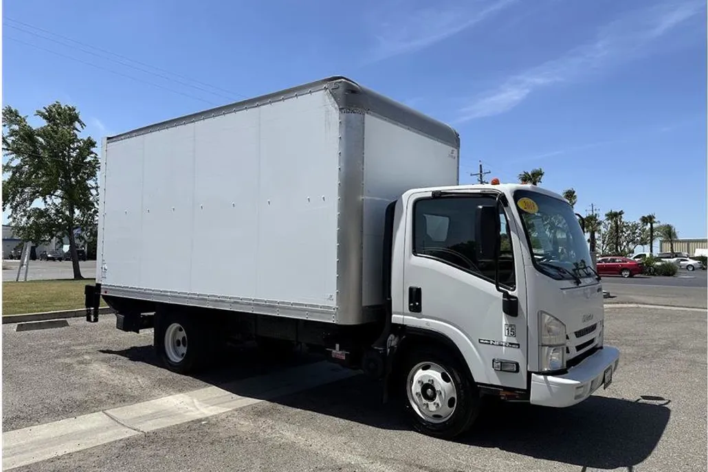 2018 Isuzu NPR/NPR-HD photo 1