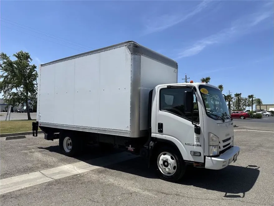 2018 Isuzu NPR/NPR-HD photo 1