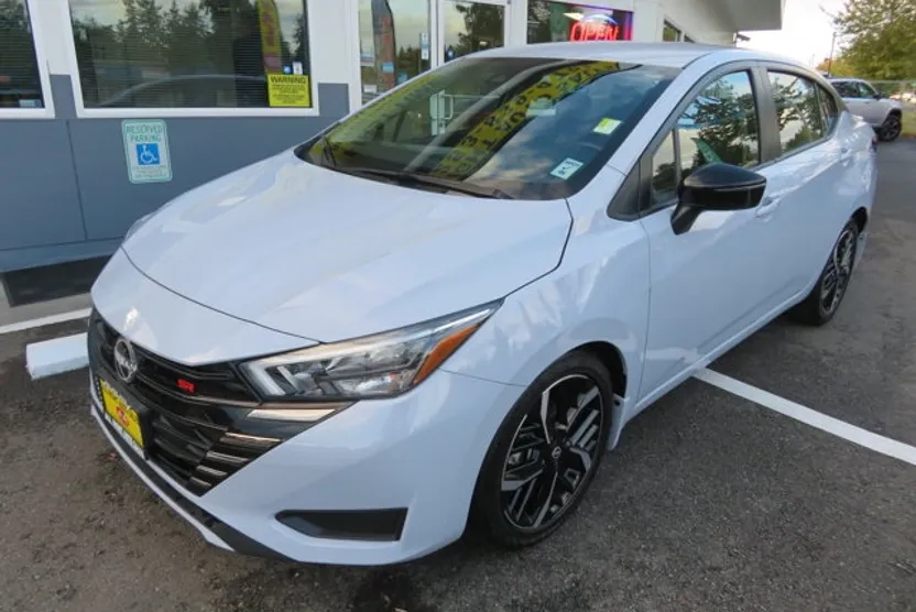 2024 Nissan Versa SR photo 1