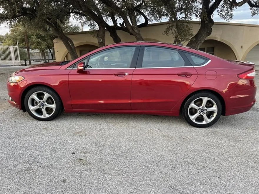 2014 Ford Fusion SE photo 1