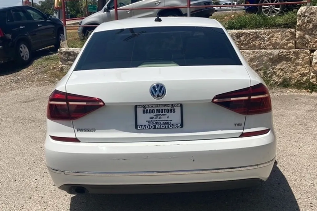 2019 Volkswagen Passat Wolfsburg Edition photo 1