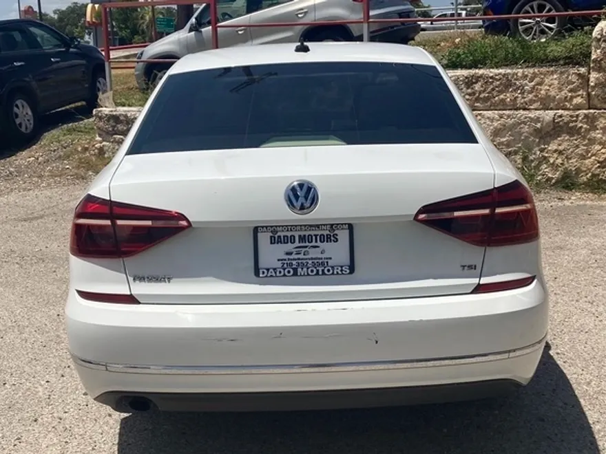2019 Volkswagen Passat Wolfsburg Edition photo 1