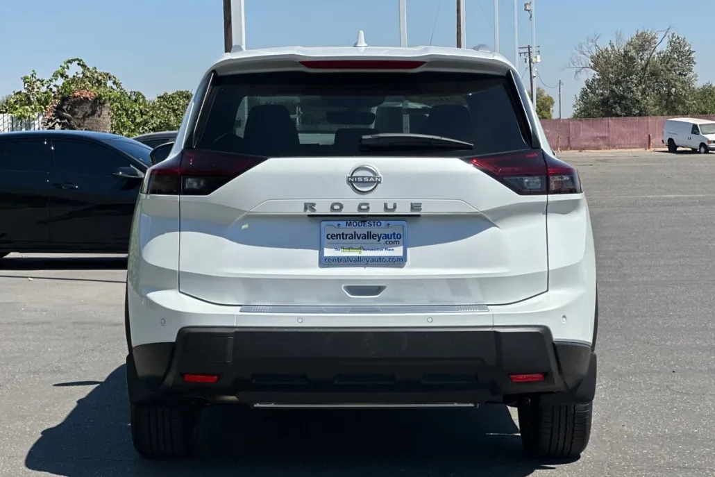 2026 Nissan Rogue SV photo 1