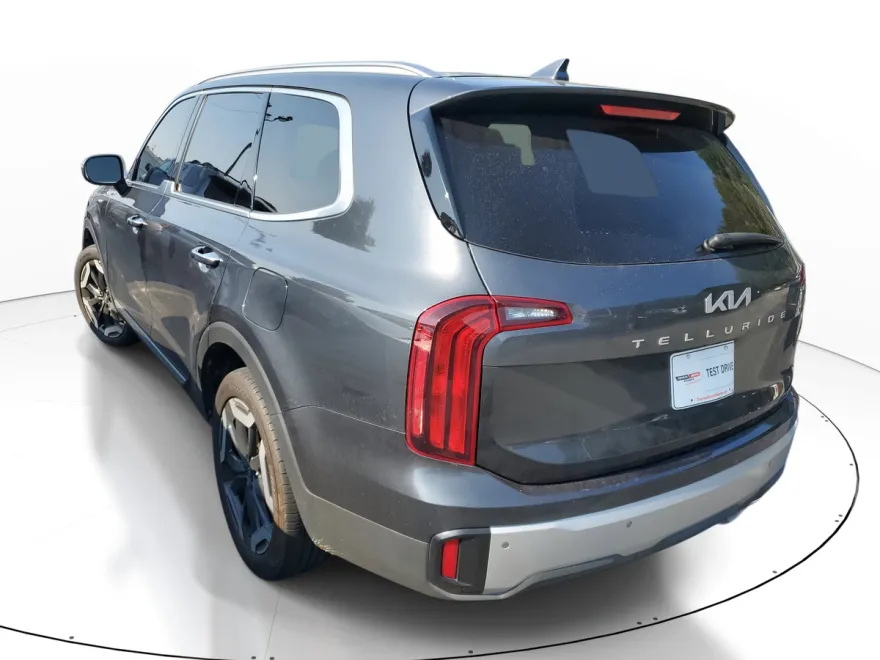 2024 Kia Telluride S photo 1