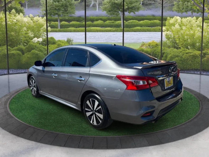 2019 Nissan Sentra SR photo 1