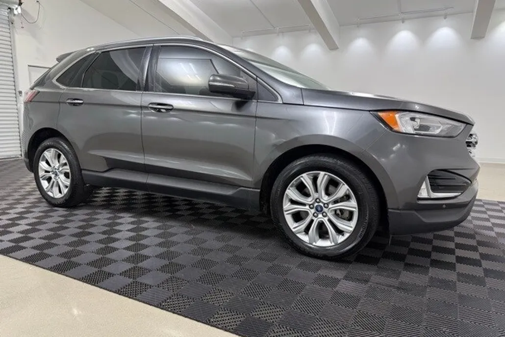2020 Ford Edge Titanium photo 1