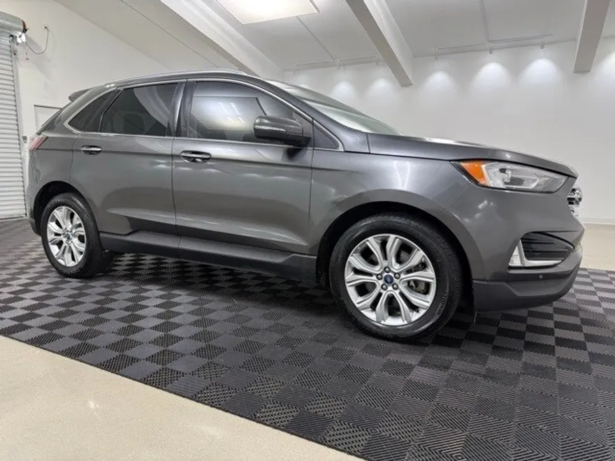 2020 Ford Edge Titanium photo 1