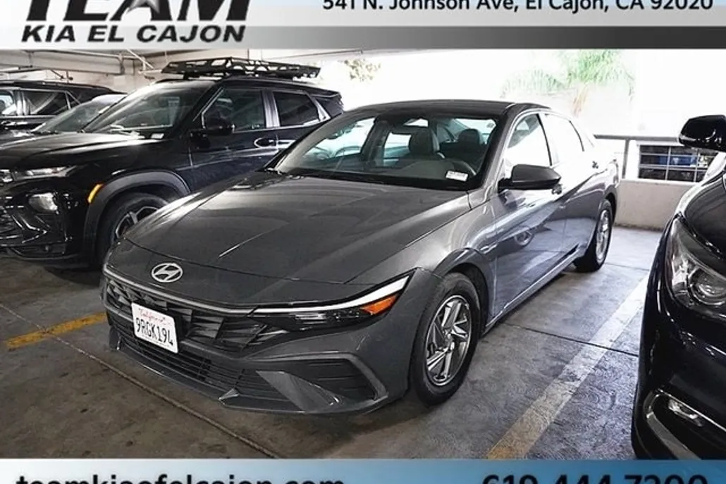 2024 Hyundai Elantra SE photo 1