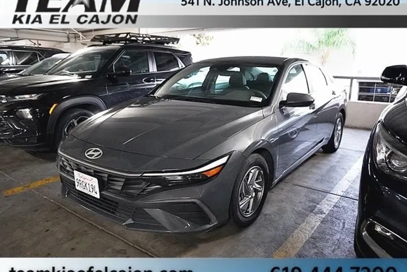 2024 Hyundai Elantra SE photo 1