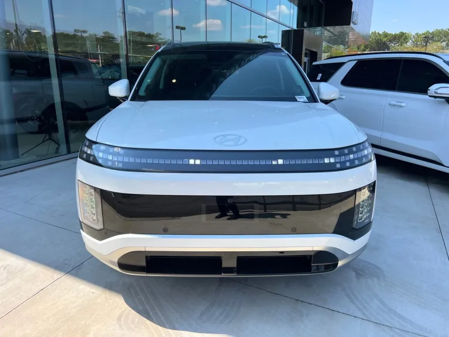 2026 Hyundai Ioniq photo 1