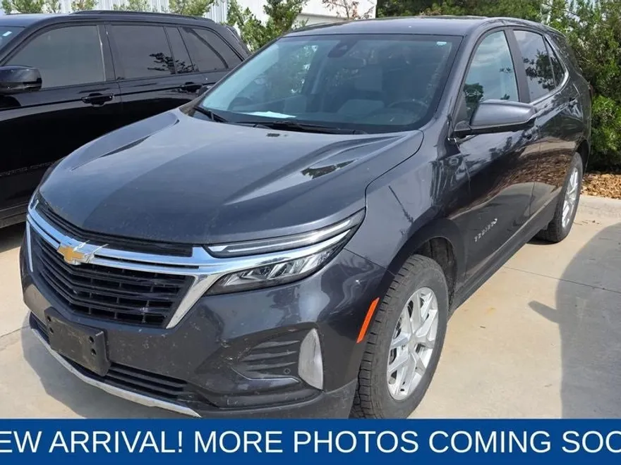 2022 Chevrolet Equinox LT photo 1