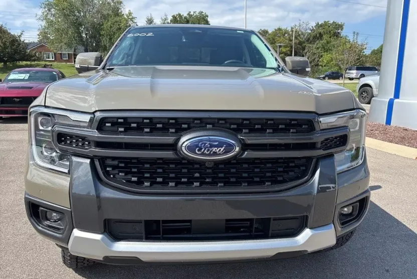 2025 Ford Ranger Lariat photo 1