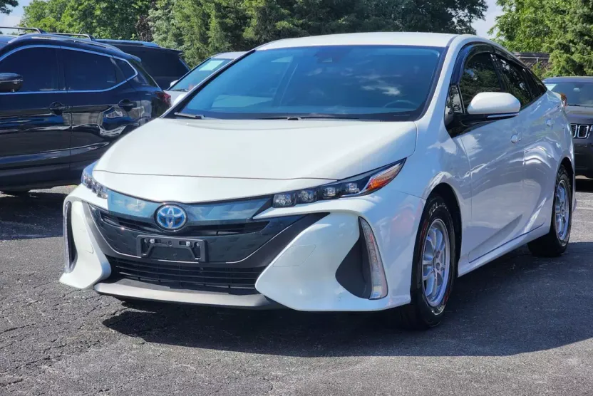 2017 Toyota Prius Prime Plus photo 1