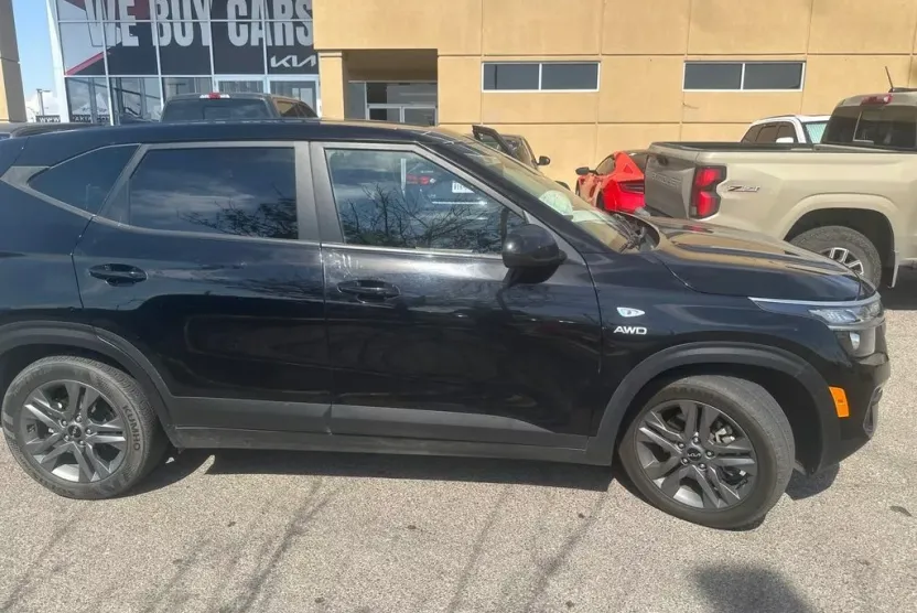 2023 Kia Seltos LX photo 1